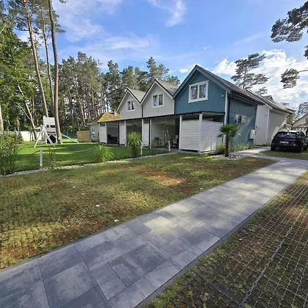 Large Homes With Beautiful Gardens بيت للعطل