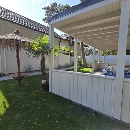بيت للعطل Large Homes With Beautiful Gardens