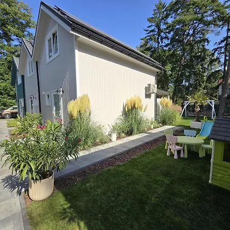 Large Homes With Beautiful Gardens بوبيروفو