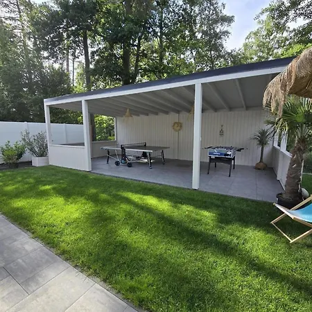 بيت للعطل Large Homes With Beautiful Gardens *